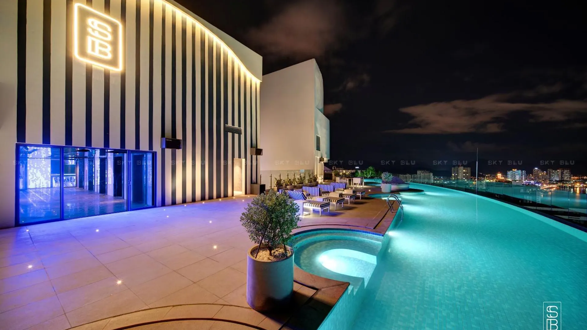 Capital Panorama Apartment Να Τρανγκ