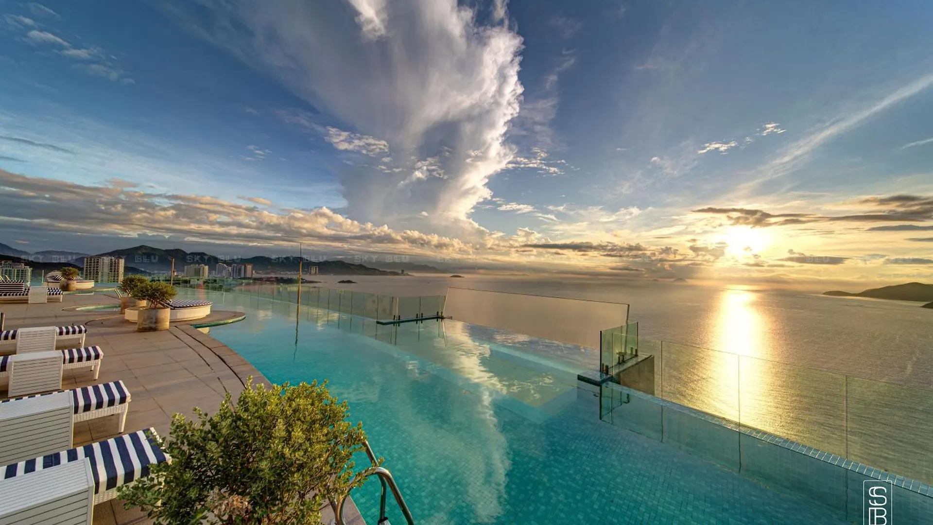 Capital Panorama Apartment Να Τρανγκ
